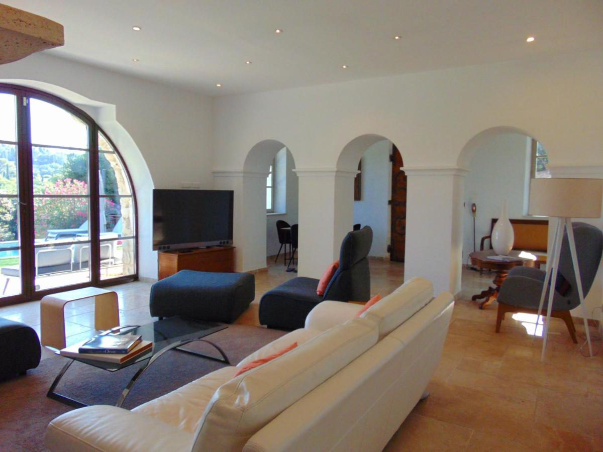 L'Elegante Bastide En Pierre Avec Vue Sur Le Vieux Village De Mougins Exterior foto